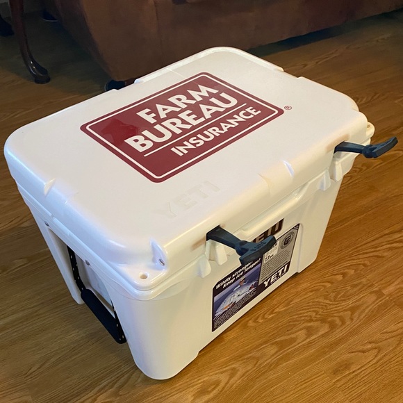 Yeti Other - NWOT Yeti 35 cooler ice chest